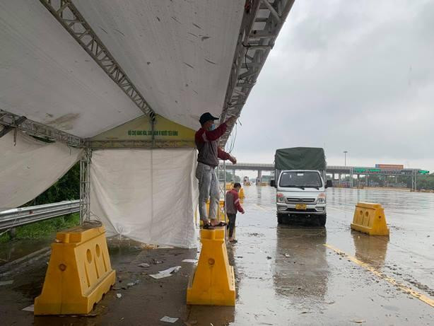 Chốt trực số 8 trên cao tốc Hà Nội- Hải Phòng đã được gỡ bỏ Chốt trực số 8 trên cao tốc Hà Nội- Hải Phòng đã được gỡ bỏ