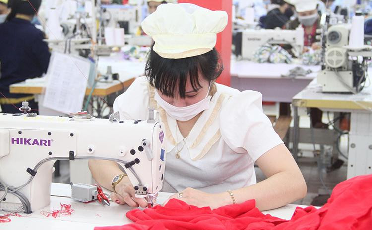 Thu nhập bình quân tháng của người lao động sụt giảm mạnh trong đại dịch