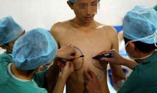 Một ca phẫu thuật chuyển giới (Ảnh: internet)