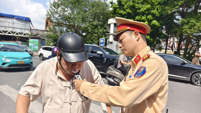 Việc đồng loạt ra quân trên toàn quốc thể hiện sự quyết tâm của lực lượng Cảnh sát giao thông trong việc phòng ngừa các vụ tai nạn liên quan đến "cồn"