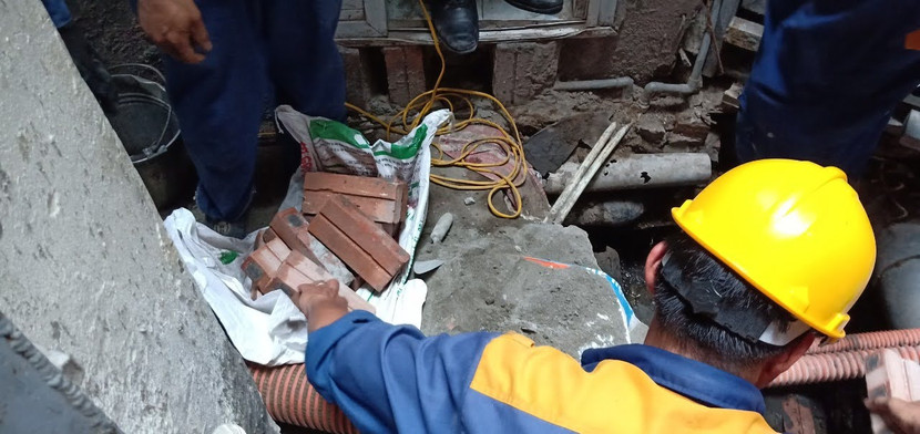 UBND quận Đống Đa chỉ đạo thi công cống thoát nước cho khu vực 27A Đê La Thành