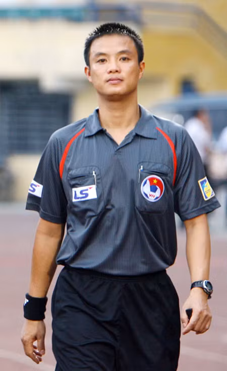 Võ Quang Vinh lập cú đúp Còi vàng ảnh 1