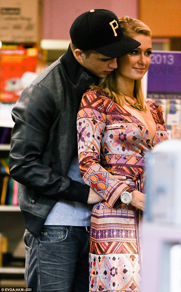 Paris Hilton rạng rỡ chờ đón lễ Tình nhân ảnh 1 Paris Hilton rạng rỡ chờ đón lễ Tình nhân ảnh 1