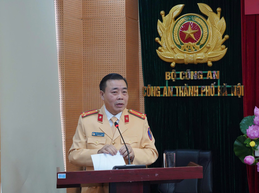 Thượng tá Nguyễn Ngọc Mẽ - Phó Trưởng phòng Cảnh sát giao, CATP Hà Nội báo cáo kết quả sau 3 tuần triển khai cao điểm
