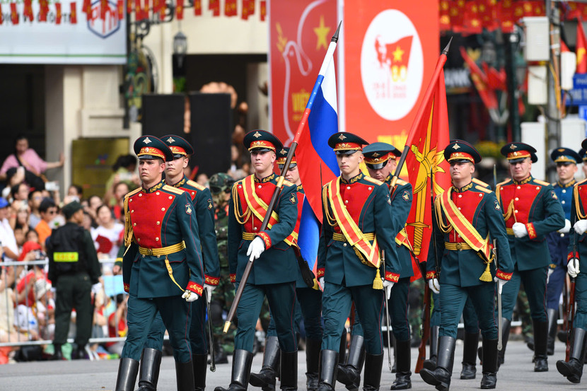 Các khối diễu binh, diễu hành của quân đội nước ngoài đi qua Quảng trường Cách mạng tháng Tám Các khối diễu binh, diễu hành của quân đội nước ngoài đi qua Quảng trường Cách mạng tháng Tám