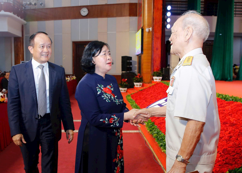 Bí thư Thành ủy Bùi Thị Minh Hoài gặp mặt các đồng chí lão thành cách mạng Bí thư Thành ủy Bùi Thị Minh Hoài gặp mặt các đồng chí lão thành cách mạng