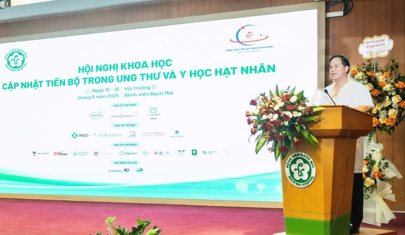 PGS.TS Đào Xuân Cơ, Giám đốc Bệnh viện Bạch Mai phát biểu tại hội nghị PGS.TS Đào Xuân Cơ, Giám đốc Bệnh viện Bạch Mai phát biểu tại hội nghị