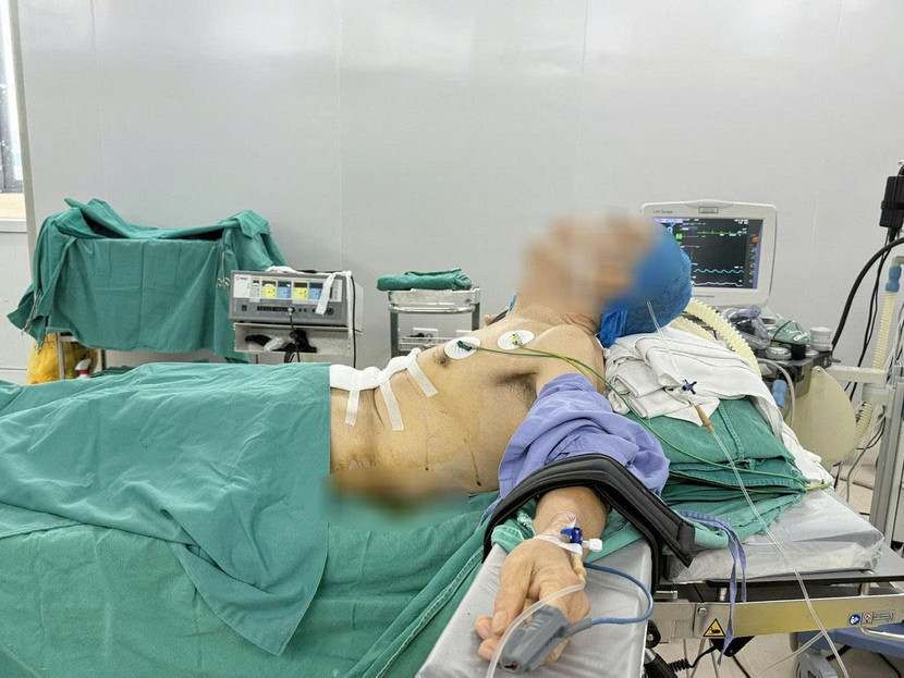 Tư thế nửa nằm nửa ngồi của bệnh nhân trong phòng phẫu thuật Tư thế nửa nằm nửa ngồi của bệnh nhân trong phòng phẫu thuật