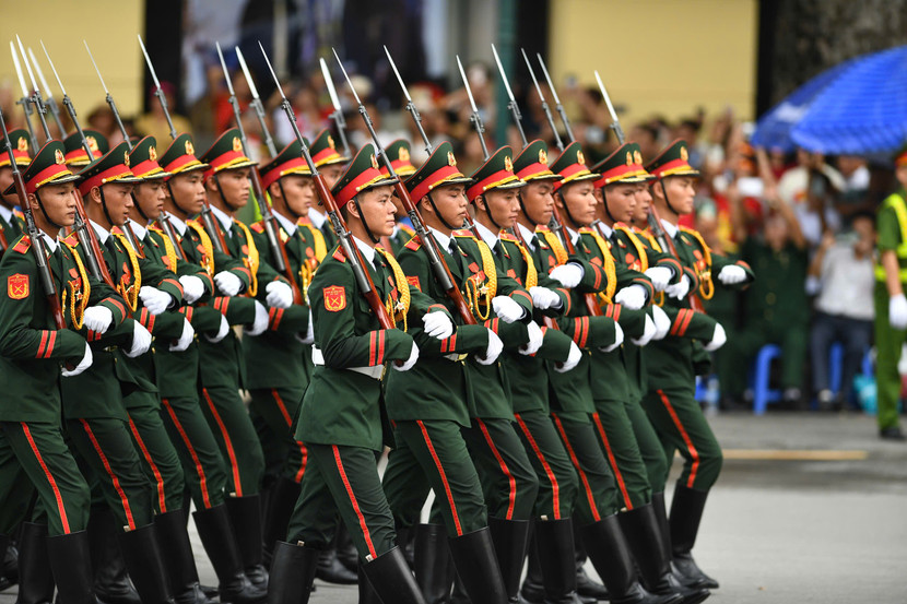 Các khối diễu binh, diễu hành đi qua khu vực Quảng trường Cách mạng tháng Tám, trước Nhà hát lớn Hà Nội Các khối diễu binh, diễu hành đi qua khu vực Quảng trường Cách mạng tháng Tám, trước Nhà hát lớn Hà Nội