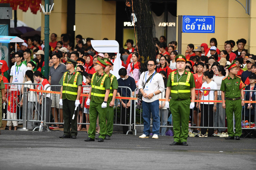 Lực lượng công an bảo vệ an ninh trật tự thời điểm đoàn diễu binh, diễu hành đi qua Lực lượng công an bảo vệ an ninh trật tự thời điểm đoàn diễu binh, diễu hành đi qua