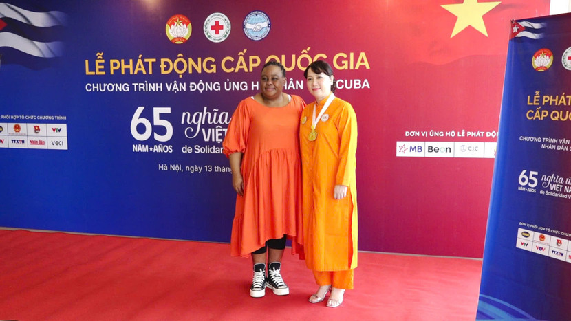 Đại diện Chùa Thiền Tông Tân Diệu giao lưu với khách mời đến từ Cuba Đại diện Chùa Thiền Tông Tân Diệu giao lưu với khách mời đến từ Cuba