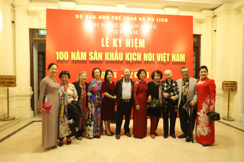 Đông đảo các nghệ sĩ đã có mặt tại lễ kỷ niệm niệm