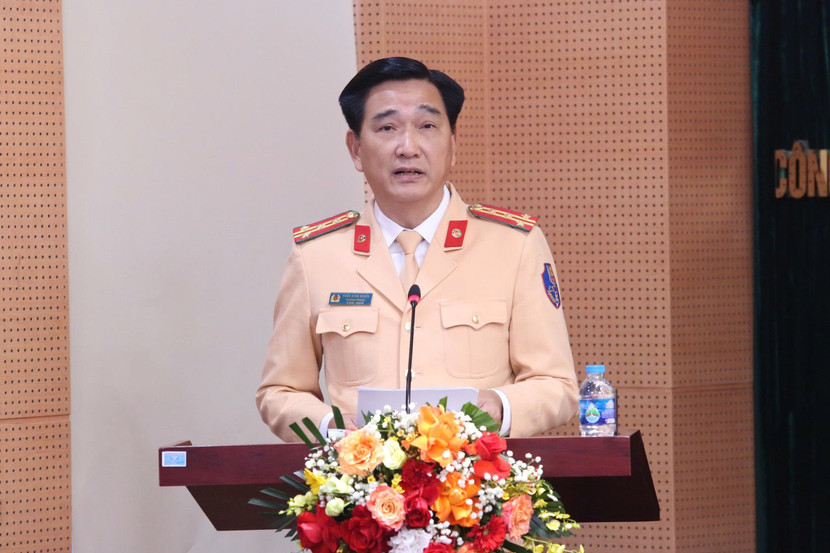 Đại tá Trần Đình Nghĩa - Trưởng phòng Cảnh sát giao thông CATP Hà Nội báo cáo thực trạng và công tác xử lý vi phạm hành chính về TTATGT