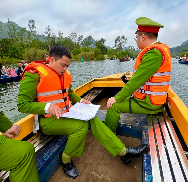 CAH Mỹ Đức tuần tra đảm bảo an ninh trật tự, phòng ngừa tội phạm tại khu vực suối Yến, chùa Hương