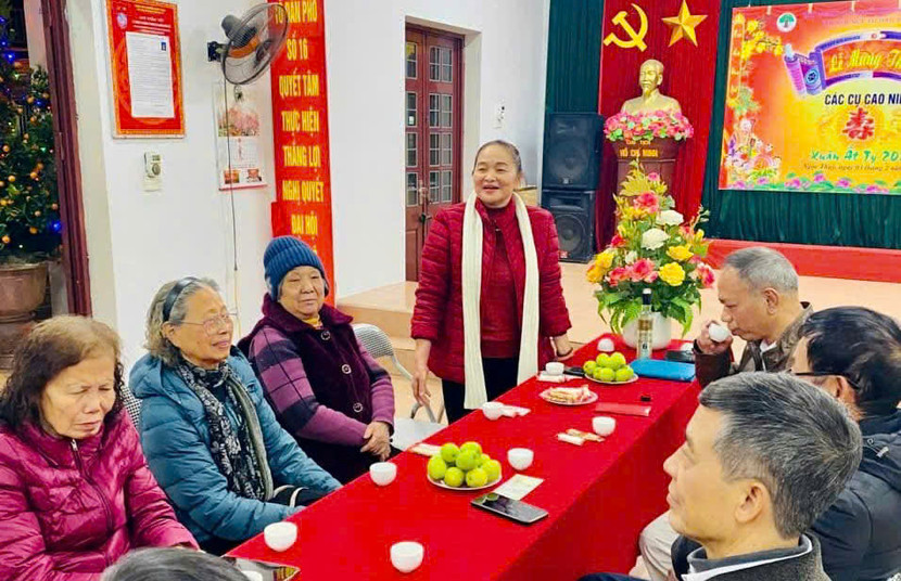 Gần gũi, chân tình là một trong những nét đặc trưng của bà Hoa Lê trong công tác ở cơ sở