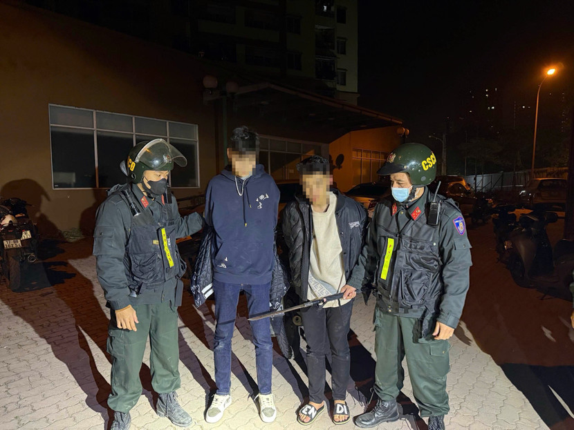 Các đối tượng mang theo kiếm