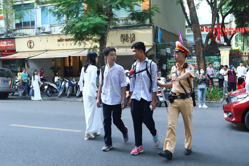 Lực lượng Cảnh sát giao thông Thủ đô đã sẵn sàng đồng hành cùng thí sinh trên mọi cung đường Lực lượng Cảnh sát giao thông Thủ đô đã sẵn sàng đồng hành cùng thí sinh trên mọi cung đường