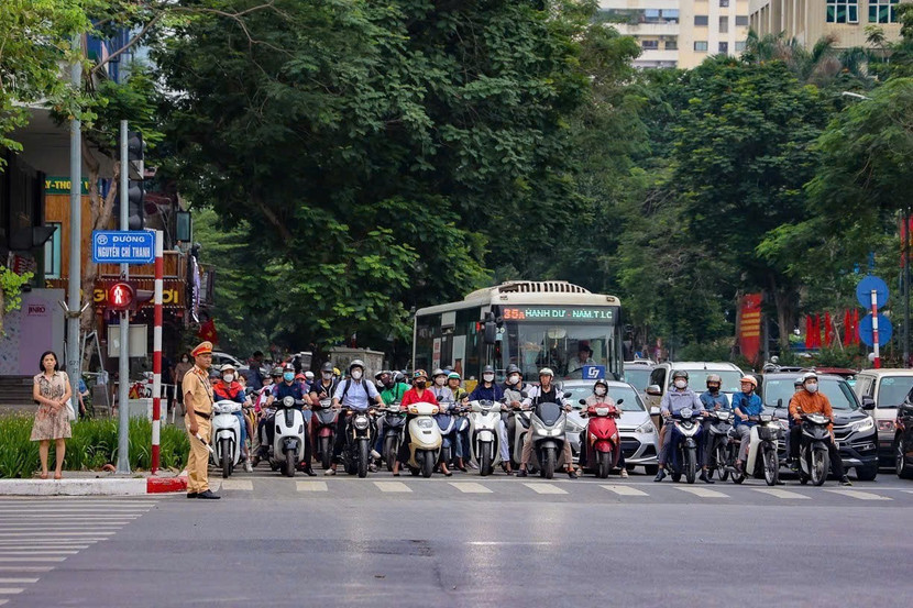 Phân luồng, điều tiết giao thông để đảm bảo không có thí sinh bị lỡ kỳ thi của mình Phân luồng, điều tiết giao thông để đảm bảo không có thí sinh bị lỡ kỳ thi của mình