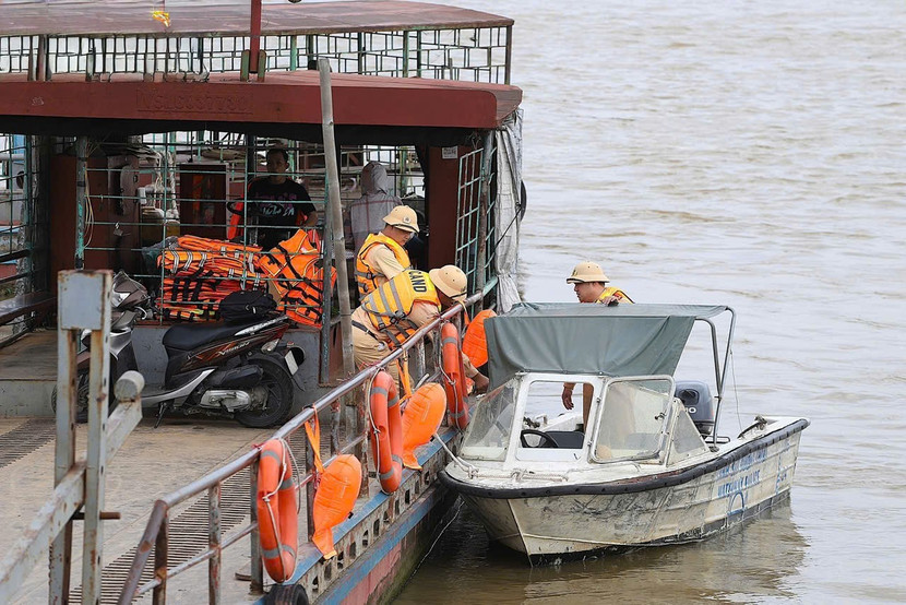 Đội Cảnh sát đường thủy số 1 tổ chức kiểm tra công tác ứng phó bão số 3 trên sông Hồng