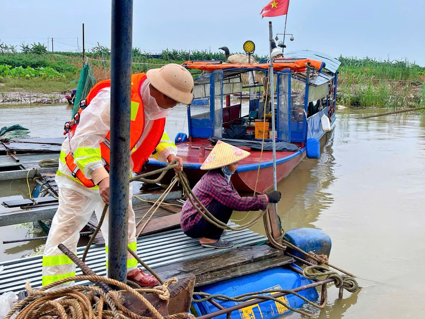 Hướng dẫn người dân neo đậu tàu thuyền an toàn