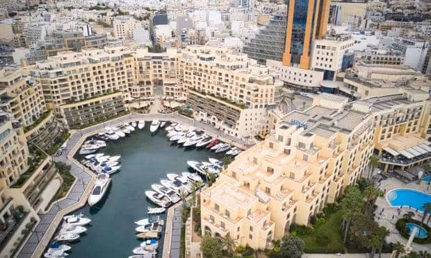 Bến du thuyền ở vịnh Portomaso, Valletta thuộc Malta