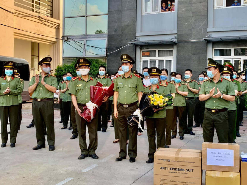 Đoàn y bác sĩ Bộ Công an lên đường “tiếp sức” cho Bắc Giang chống dịch Đoàn y bác sĩ Bộ Công an lên đường “tiếp sức” cho Bắc Giang chống dịch