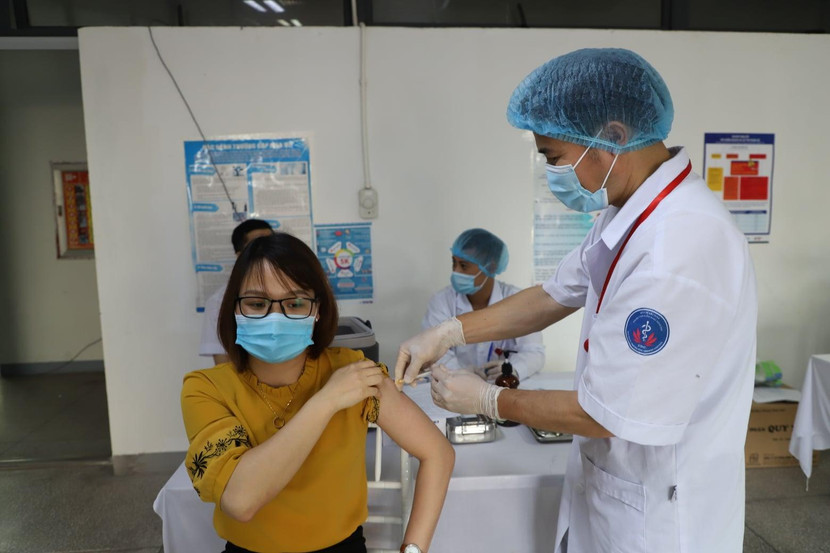 Công nhân Khu công nghiệp Quế Võ được tiêm vaccine phòng Covid-19 ngày 27-5 Công nhân Khu công nghiệp Quế Võ được tiêm vaccine phòng Covid-19 ngày 27-5