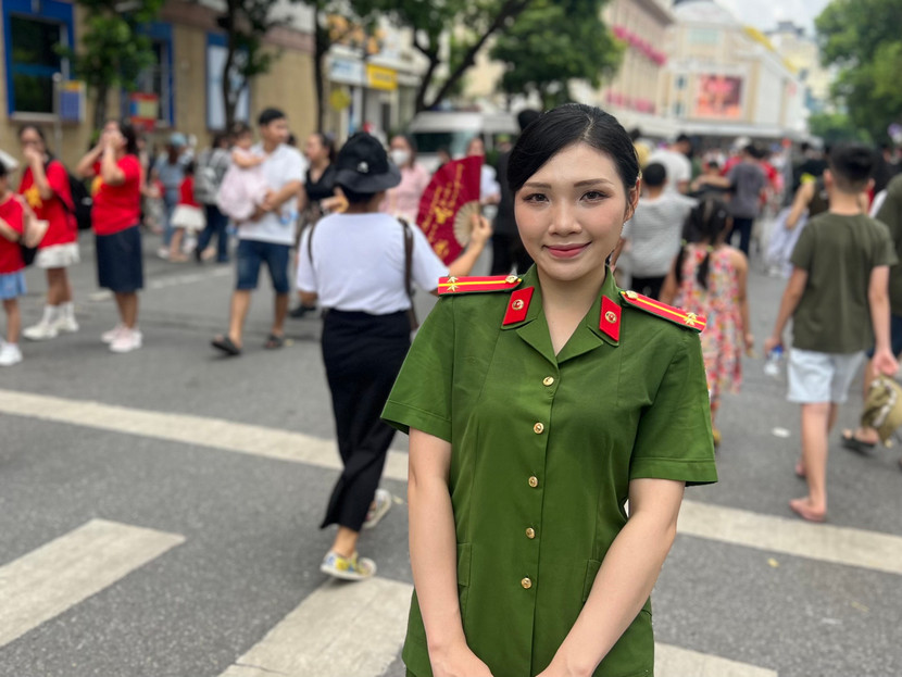 Trung úy Cù Thị Mỹ Kim đã góp sức mình trong 5 tiết mục văn nghệ trong sự kiện