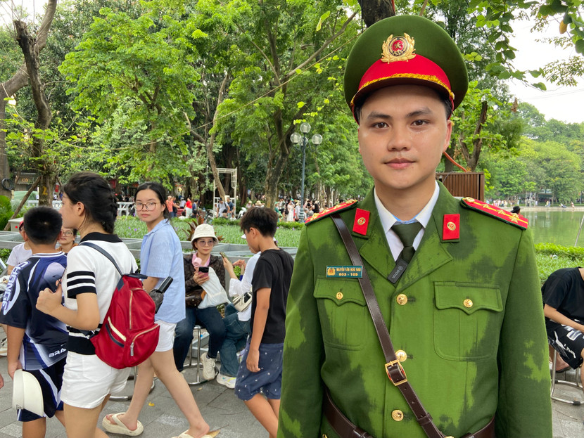 Đại úy Nguyễn Văn Hoài Nam tự hào đứng trong hàng ngũ diễu hành