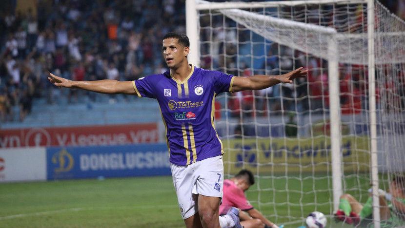 Lucas mở tỉ số cho Hà Nội FC sau cú đánh đầu đẹp mắt Lucas mở tỉ số cho Hà Nội FC sau cú đánh đầu đẹp mắt