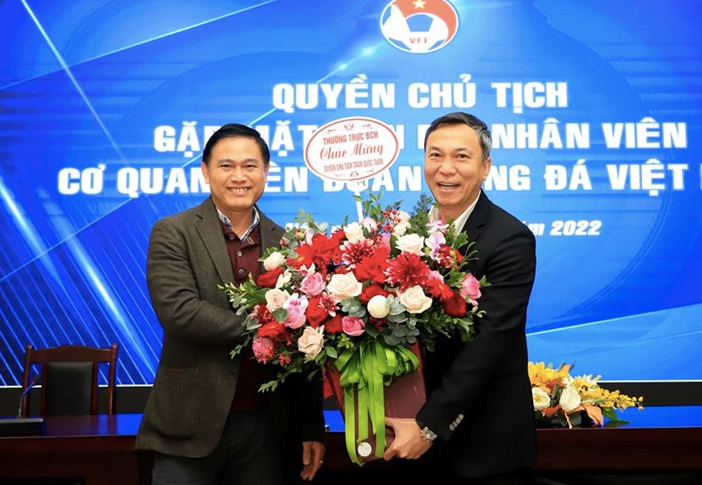 Ông Trần Quốc Tuấn - ứng viên Chủ tịch (phải) và ông Trần Anh Tú - ứng viên Phó chủ tịch chuyên môn VFF khoá IX không có đối thủ cạnh tranh tại đại hội Ông Trần Quốc Tuấn - ứng viên Chủ tịch (phải) và ông Trần Anh Tú - ứng viên Phó chủ tịch chuyên môn VFF khoá IX không có đối thủ cạnh tranh tại đại hội