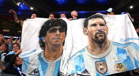 Người hâm mộ Argentina kỳ vọng Messi có thể làm điều Maradona từng làm đó là vô địch World Cup