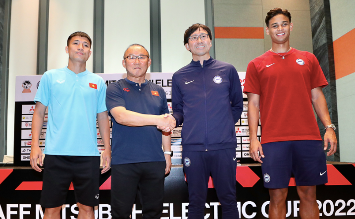 Đại diện đội tuyển Việt Nam và Singapore tại họp báo trước trận Đại diện đội tuyển Việt Nam và Singapore tại họp báo trước trận