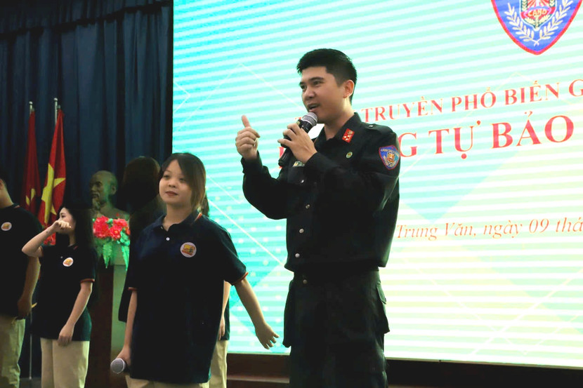 Tuyên truyền phòng chống tệ nạn xã hội trong học đường cho gần 400 học sinh ảnh 1