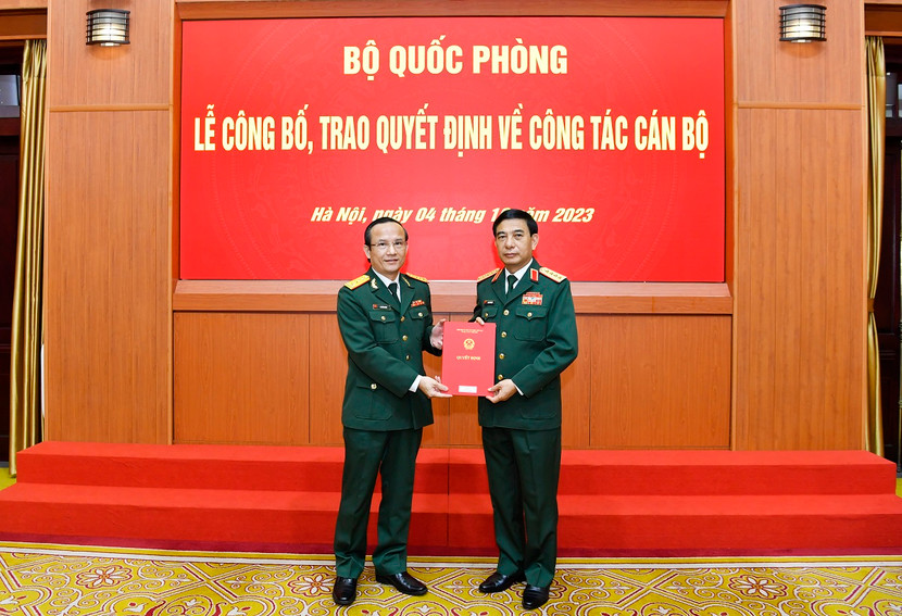 Đại tướng Phan Văn Giang, Bộ trưởng Bộ Quốc phòng trao quyết định bổ nhiệm Đại tá, PGS, TS Lê Hữu Song Đại tướng Phan Văn Giang, Bộ trưởng Bộ Quốc phòng trao quyết định bổ nhiệm Đại tá, PGS, TS Lê Hữu Song