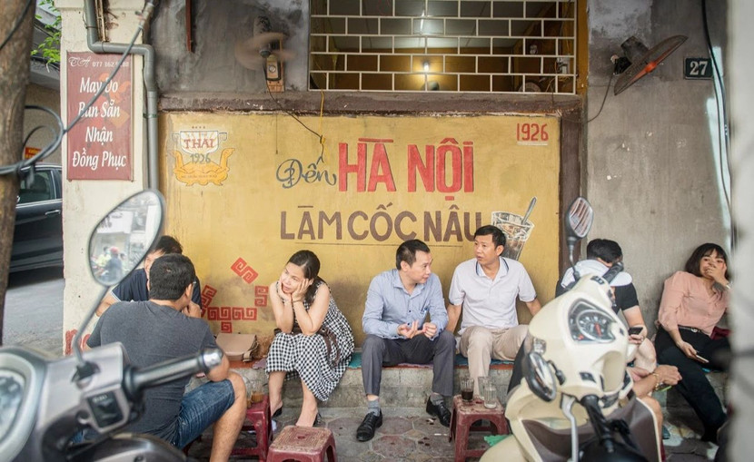 Cà phê vỉa hè không phải là mới, mà từ lâu Hà Nội đã tồn tại những quán này Cà phê vỉa hè không phải là mới, mà từ lâu Hà Nội đã tồn tại những quán này