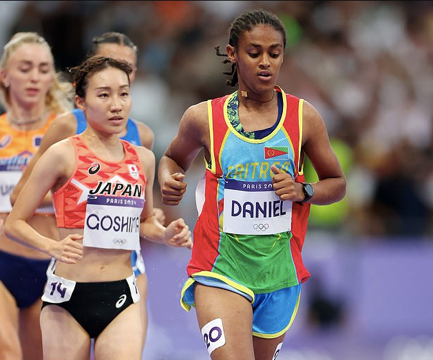 Daniel (phải) bất ngờ rút khỏi đường chạy 10.000m Daniel (phải) bất ngờ rút khỏi đường chạy 10.000m