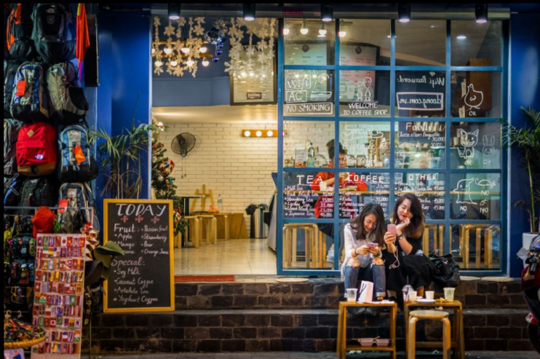 Cà phê vỉa hè trở thành nét văn hóa đậm chất Hà Nội Cà phê vỉa hè trở thành nét văn hóa đậm chất Hà Nội