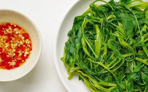 Rau muống là loại rau bình dân, rẻ tiền nhưng đem đến nhiều lợi ích với sức khỏe