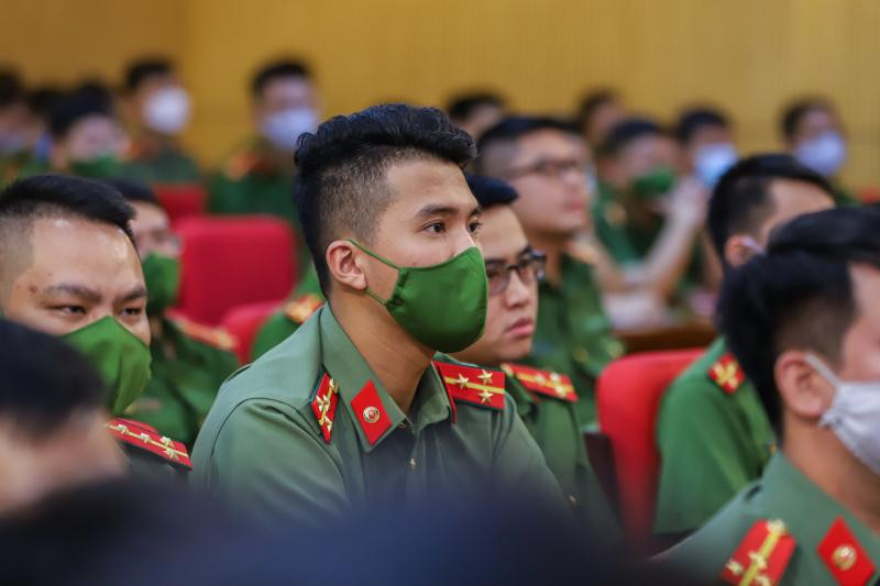 Nhiều cán bộ, chiến sĩ tình nguyện đến Công an xã biên giới, trọng điểm, phức tạp về an ninh, trật tự nhận nhiệm vụ Nhiều cán bộ, chiến sĩ tình nguyện đến Công an xã biên giới, trọng điểm, phức tạp về an ninh, trật tự nhận nhiệm vụ