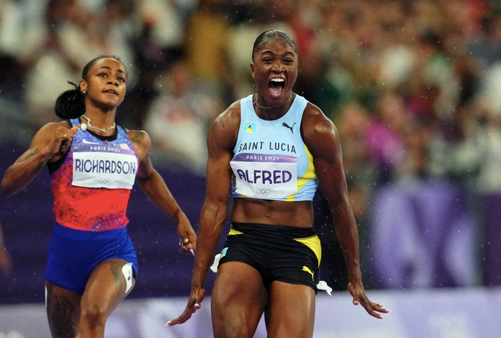 Julien Alfred đánh bại đương kim vô địch thế giới để giành HCV chạy 100m Olympic danh giá cho đảo quốc Saint Lucia