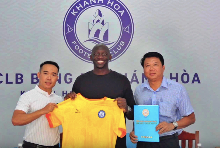 CLB Khánh Hoà gặp rắc rối với ngoại binh Mamadou Guirassy CLB Khánh Hoà gặp rắc rối với ngoại binh Mamadou Guirassy