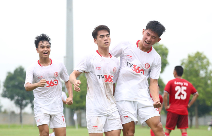 Khuất Văn Khang (giữa) cùng 34 cầu thủ được triệu tập U22 Việt Nam Khuất Văn Khang (giữa) cùng 34 cầu thủ được triệu tập U22 Việt Nam