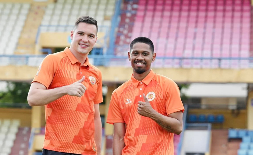 Jason Quang Vinh (phải) và Nguyễn Filip là 2 cầu thủ đắt giá nhất CLB Công an Hà Nội Jason Quang Vinh (phải) và Nguyễn Filip là 2 cầu thủ đắt giá nhất CLB Công an Hà Nội