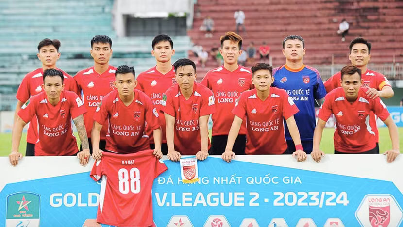 CLB Long An - đội bóng từng 2 lần vô địch V-League, 2 lần vô địch hạng Nhất đã tuyên bố rút khỏi hệ thống giải chuyên nghiệp quốc gia 2024/25 vì không đủ kinh phí