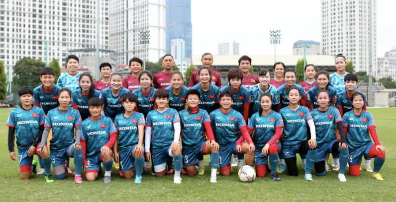 Đội tuyển nữ Việt Nam hứng khởi trước giờ lên đường sang Uzbekistan dự vòng loại Olympic Paris 2024