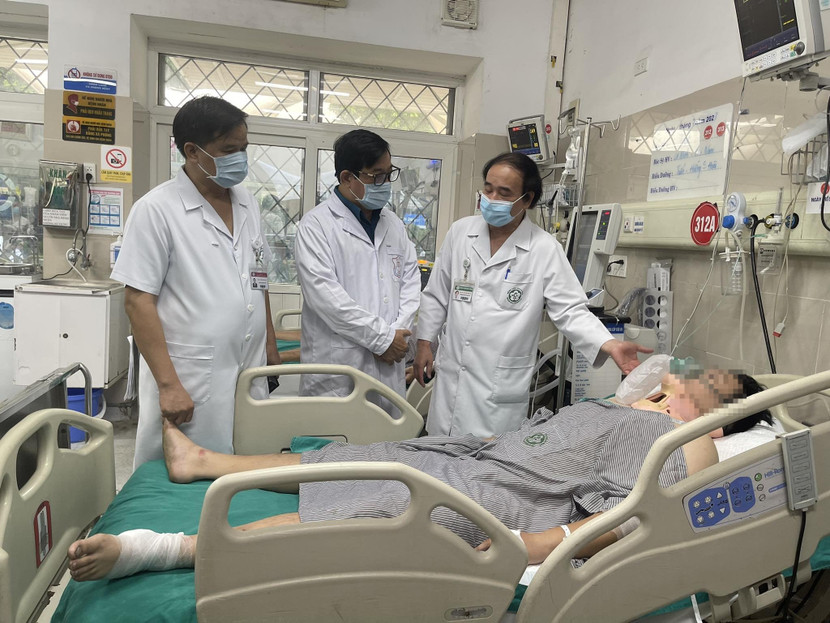 Còn một bệnh nhân nặng là nạn nhân vụ cháy đang được Bệnh viện Bạch Mai nỗ lực cứu chữa