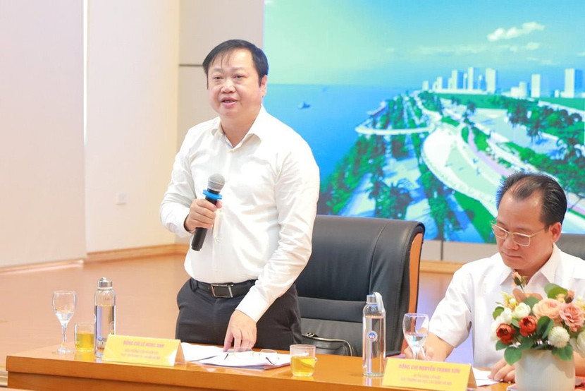 Viện trưởng Viện Nghiên cứu phát triển kinh tế - xã hội Hà Nội Lê Ngọc Anh phát biểu Viện trưởng Viện Nghiên cứu phát triển kinh tế - xã hội Hà Nội Lê Ngọc Anh phát biểu