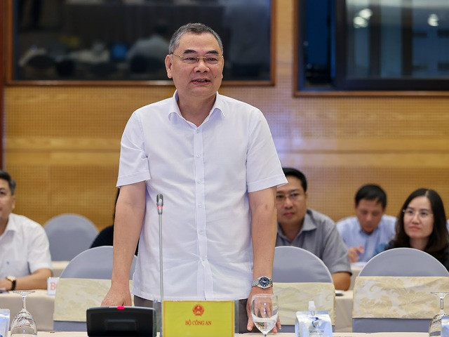Trung tướng Tô Ân Xô thông tin tại buổi họp báo Chính phủ