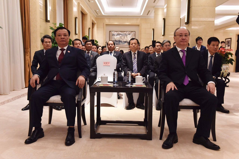 Lãnh đạo hai Thủ đô chứng kiến lễ ký kết 6 bản ghi nhớ hợp tác giữa các cơ quan hai bên Lãnh đạo hai Thủ đô chứng kiến lễ ký kết 6 bản ghi nhớ hợp tác giữa các cơ quan hai bên